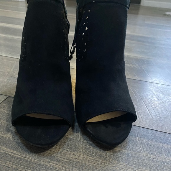 Black Heels - Picture 7 of 8